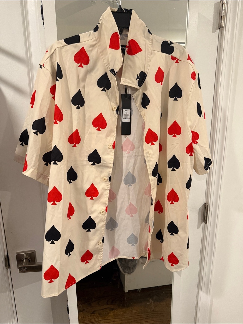 Casual Cream Short-Sleeve Button-Down Shirt with Red & Black Spade Print